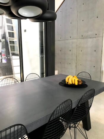 Anthracite London Table 3